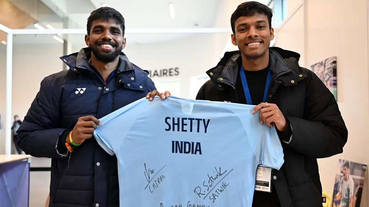 Satwiksairaj Rankireddy (L) and Chirag Shetty pose with the signed shirt.