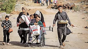 Narrow Window: Palestinians fleeing Gaza on the third day of truce between Israel and Hamas