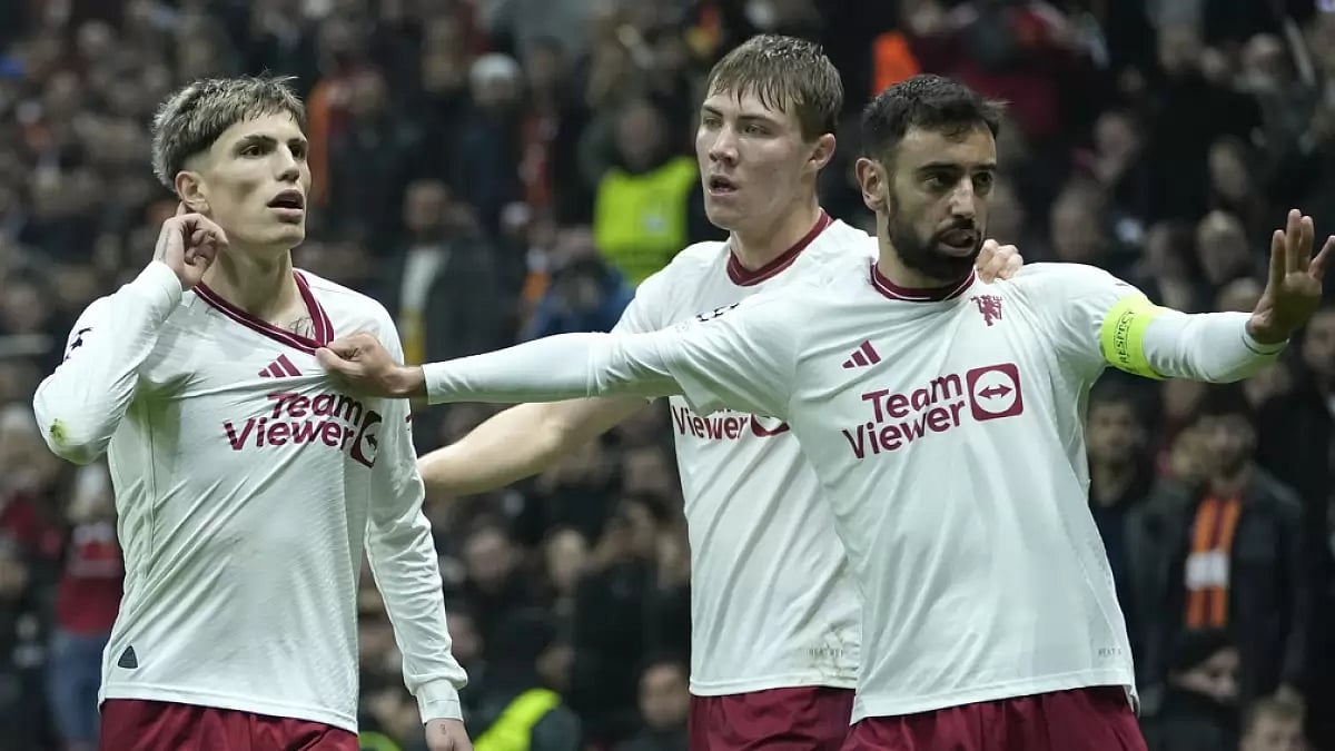 Manchester United drew 3-3 to Galatasaray in Turkey