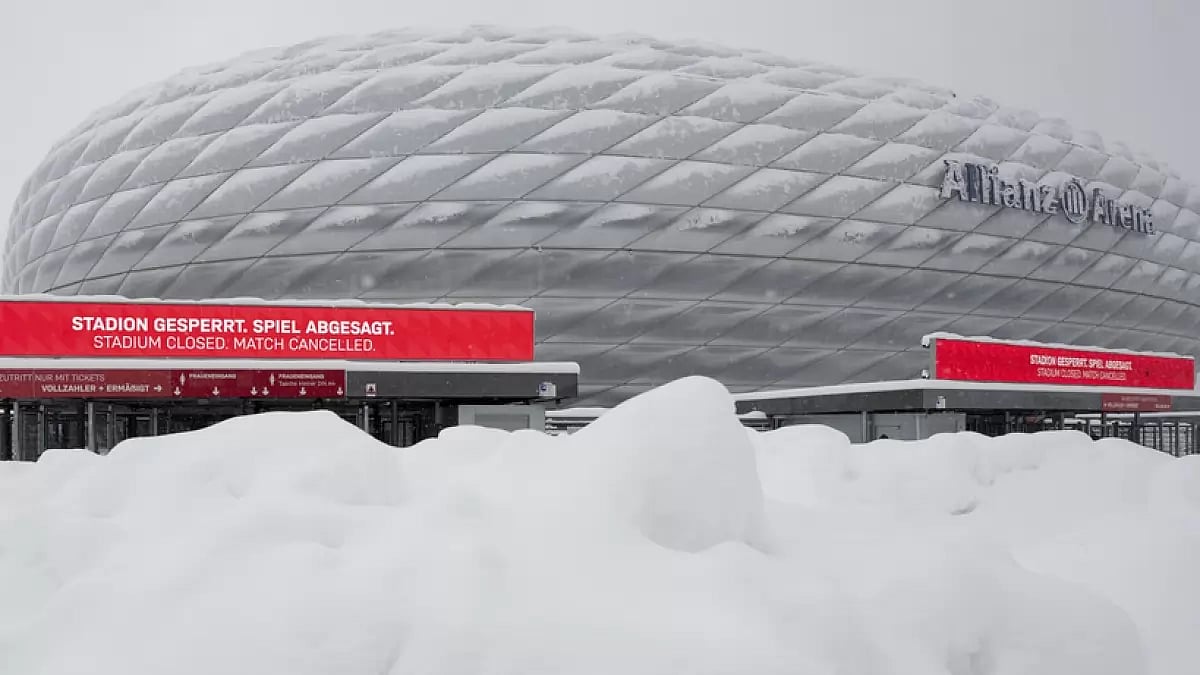 A board at the Munich Allianz stadium, reads 'Stadium closed. Match canceled'