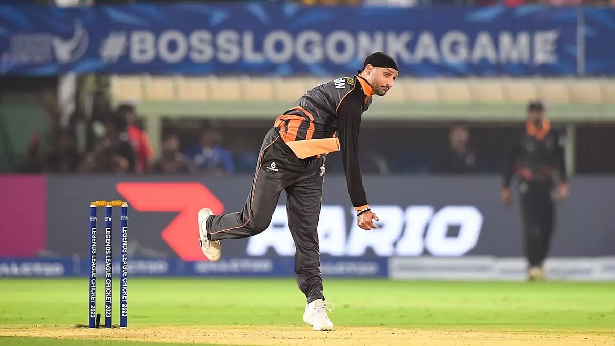 Manipal Tigers Captain Harbhajan Singh in action