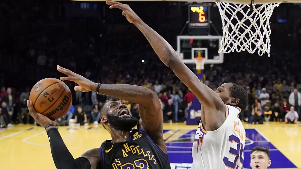 LeBron James' Controversial Timeout Sparks Debate as Lakers Reach In-Season Tournament Semifinal