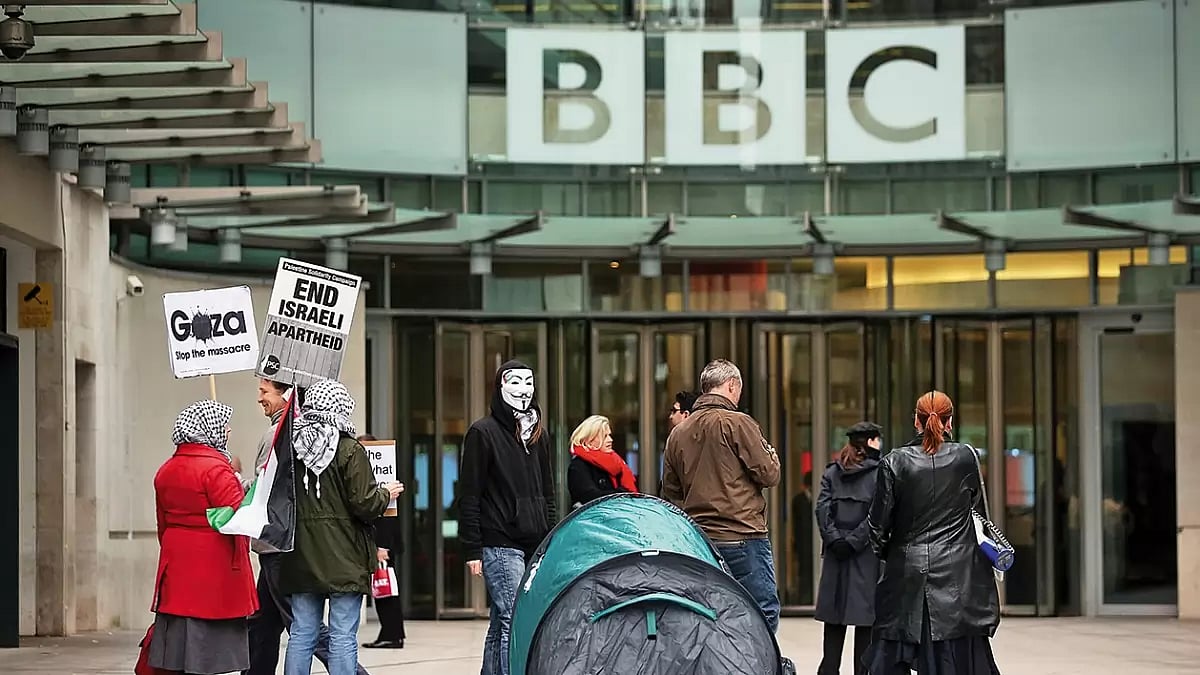 Failure to Tell the Whole Story: Protestors in London campaigning against the BBC’s perceived bias in covering the situation in Gaza - null