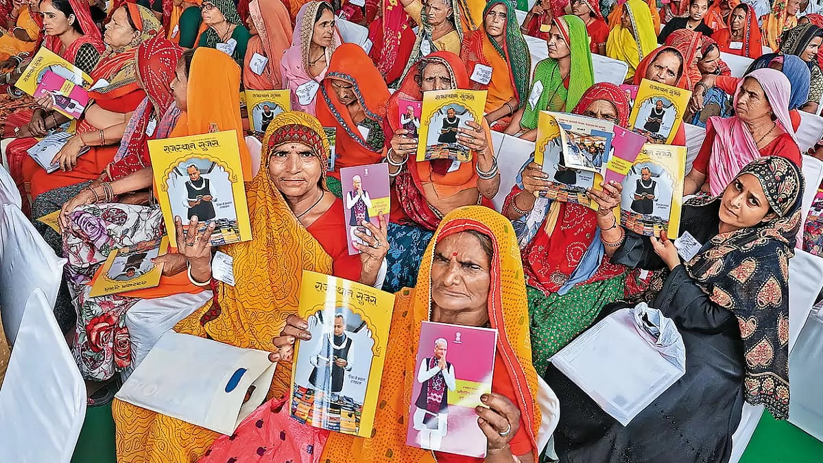 Poll Promise: Beneficiaries after receiving funds under the Social Security Pension Scheme in Jaipur - null