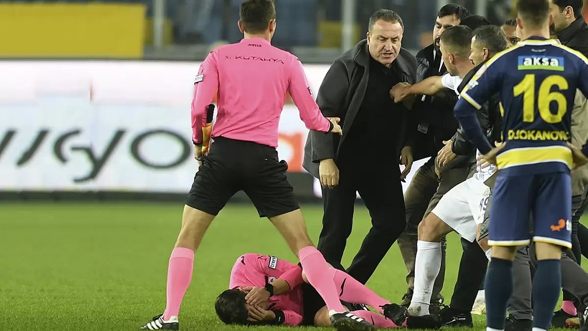 Faruk Koca gets permanent ban for punching Referee Halil Umut Meler in the face after match on Monday