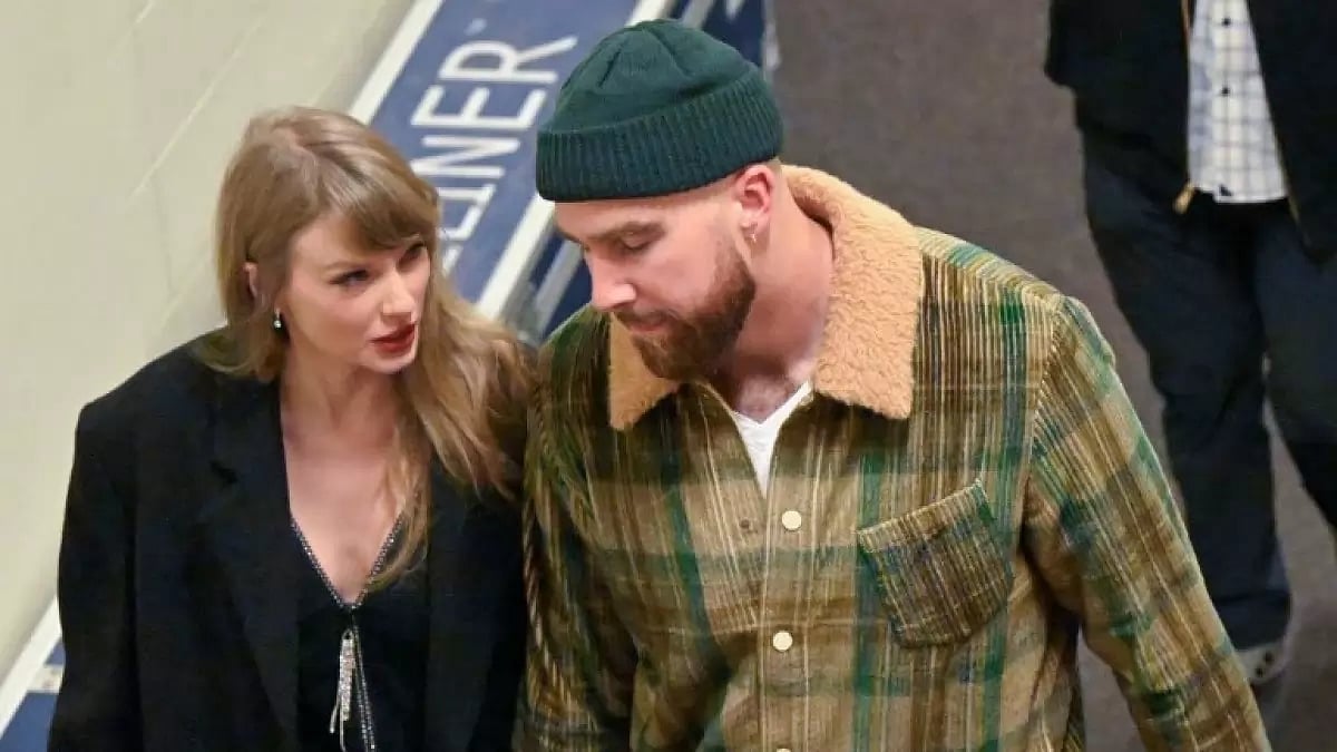 Travis Kelce, Taylor Swift during an event.  - X