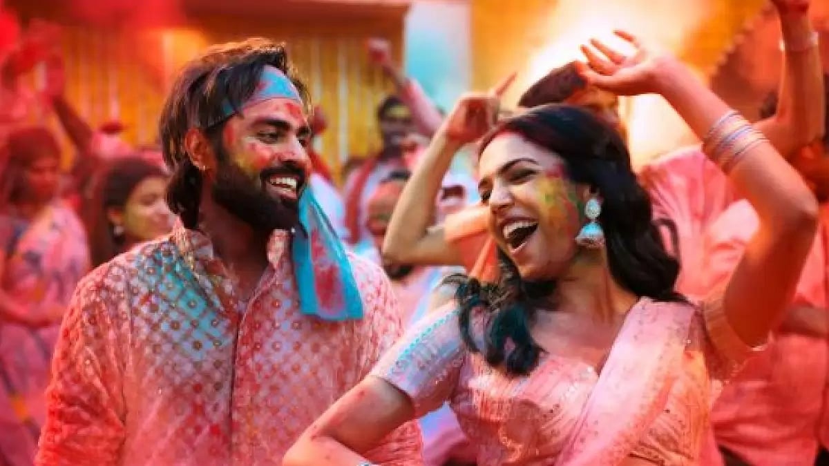 A screenshot from the song 'Halla Macha'