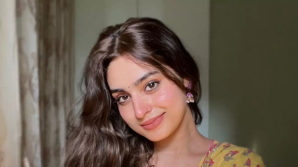 Instagram : Ayesha Khan