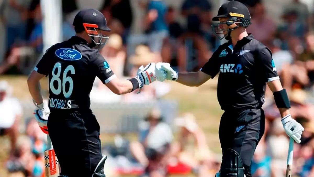 Henry Nicholls (L) and Will Young in action during the Bangladesh vs New Zealand 2nd ODI in Nelson.