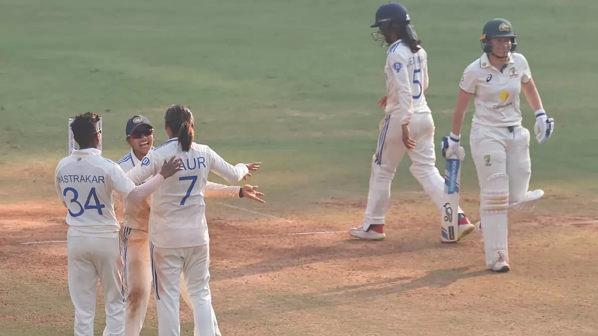 Harmanpreet Kaur (3rd from left) dismisses Alyssa Healy (R) in the India vs Australia Test in Mumbai