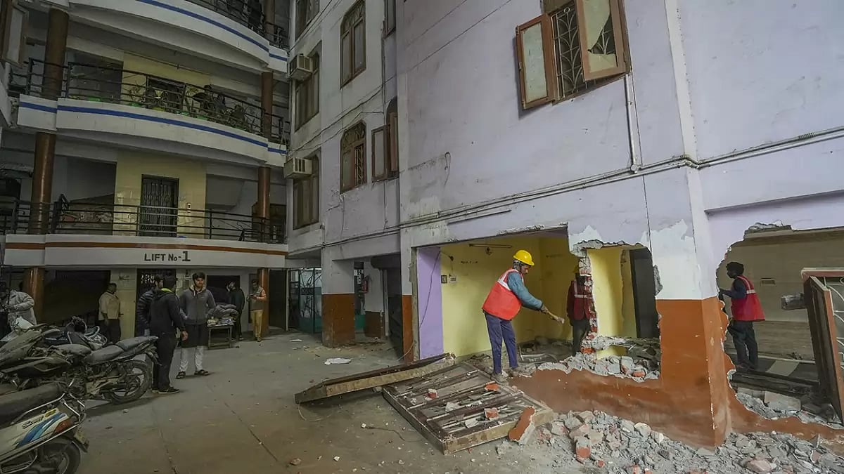 Lucknow Development Authority demolishes illegal construction