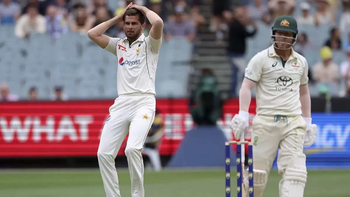 Shaheen Shah Afridi (left) reacts post the dropped catch of David Warner in the 2nd Test between Pakistan and Australia.