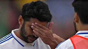 Shardul Thakur after being hit on his forehead by Gerald Coetzee in the India vs South Africa first Test in Centurion.