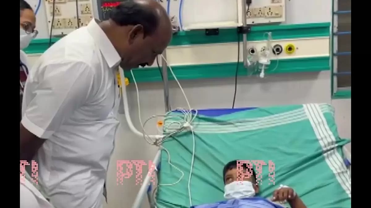 Tamil Nadu Health Minister Ma. Subramanian meets those hospitalised after the ammonia gas leak.