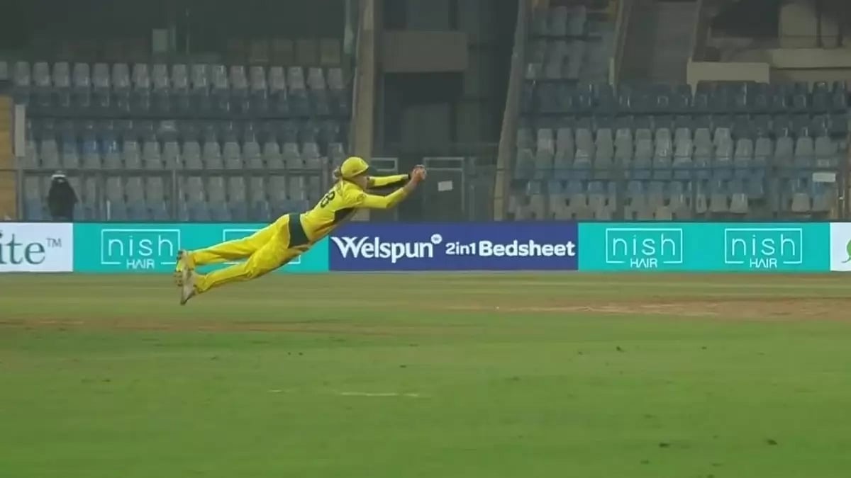 Phoebe Litchfield took an absolute blinder in the covers to dismiss Jemimah Rodrigues