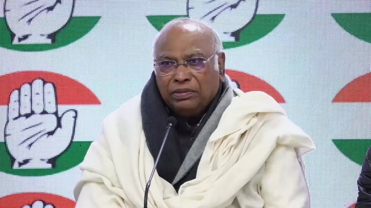 Congress demands Voter verifiable paper audit trail (VVPAT)