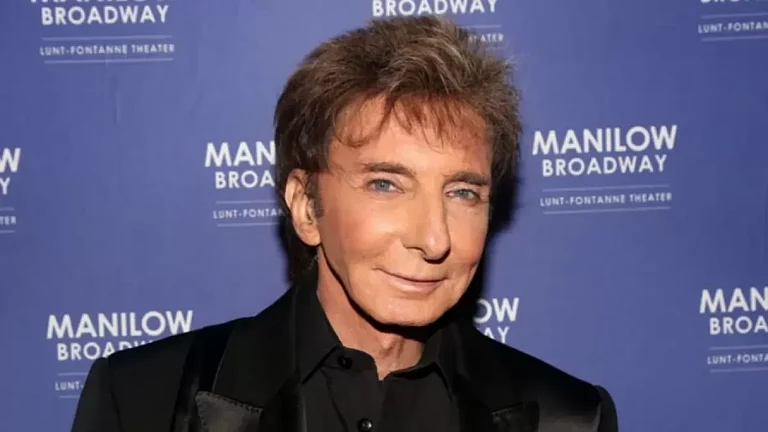 Musician Barry Manilow - null
