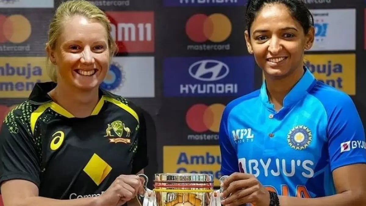 Alyssa Healy with Harmanpreet Kaur 