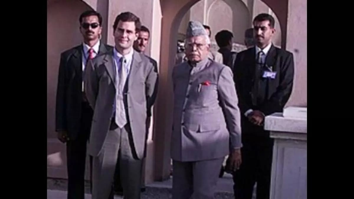 Picture of Rahul Gandhi at Babar Tomb shared by BJP.