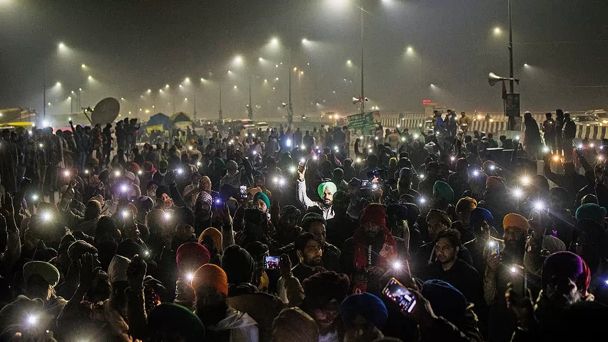 Protestors flash their mobile torches in the memory of 40 farmers who lost their lives during the 2020  protests in Ghaziabad. - null