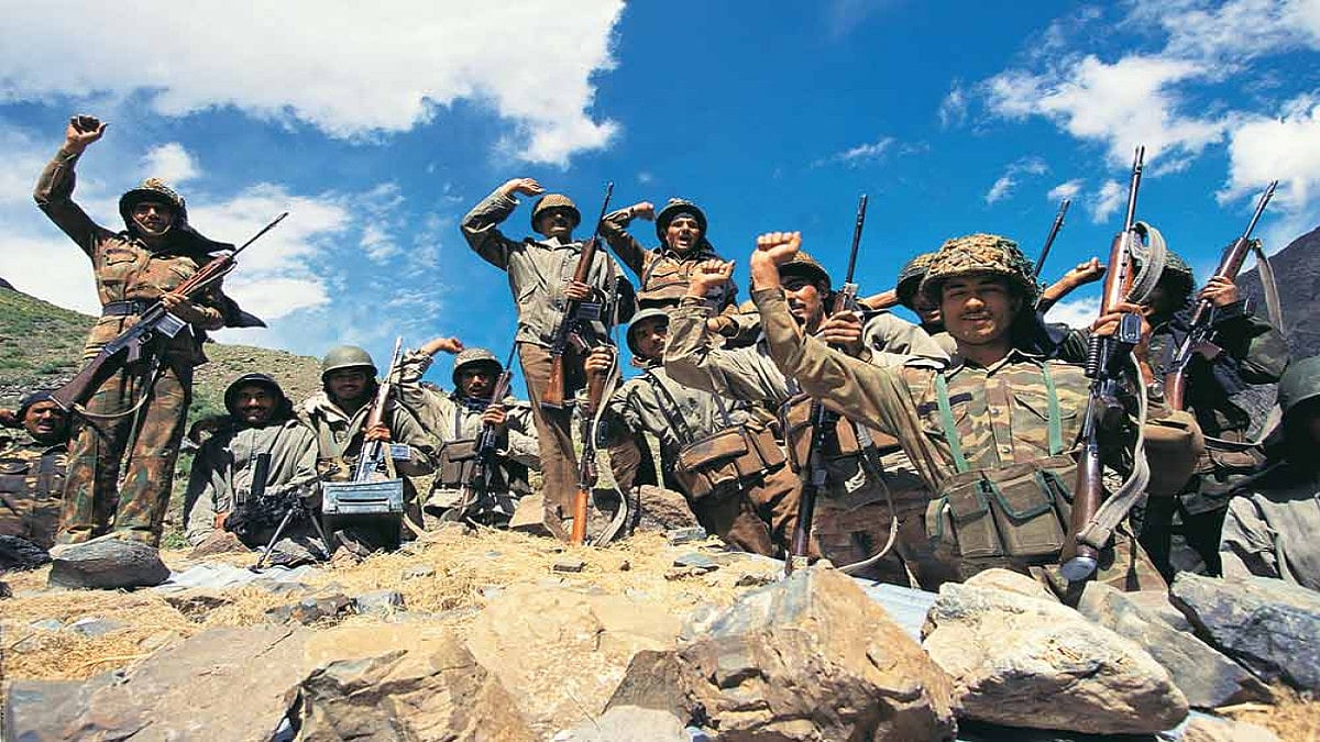 Jammu & Kashmir Lieutenant Governor Pays Homage To Kargil War Heroes