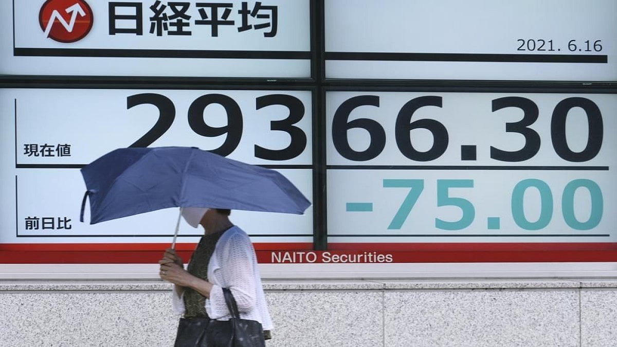 Scandal At Japanese Brokerage Widens With Executive's Arrest