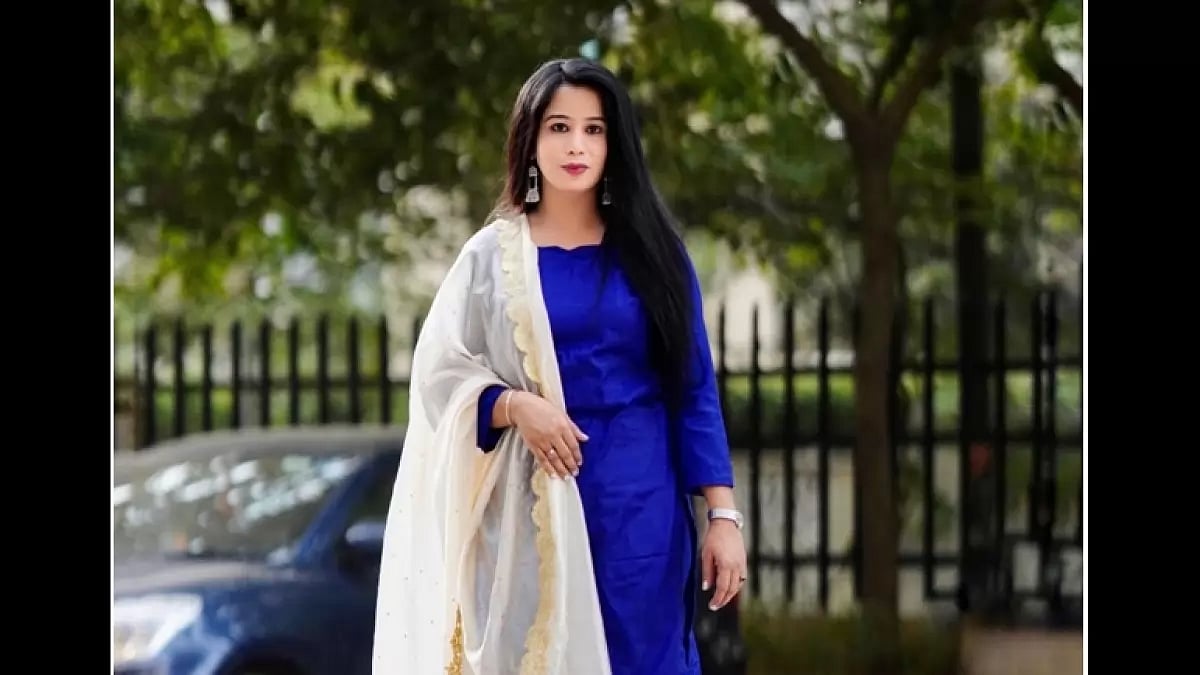  Hina Khan