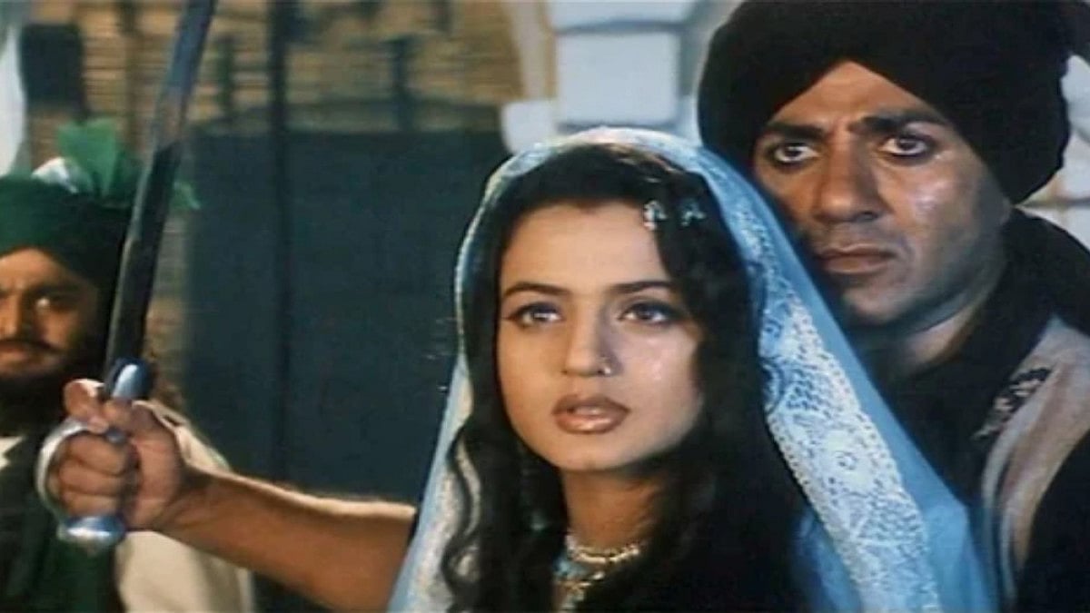 Sunny Deol and Ameesha Patel in a still from Gadar: Ek Prem Katha.