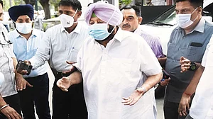 Congress In A Bind As Infighting Threatens To Derail Amarinder’s Re-election Bid In Punjab