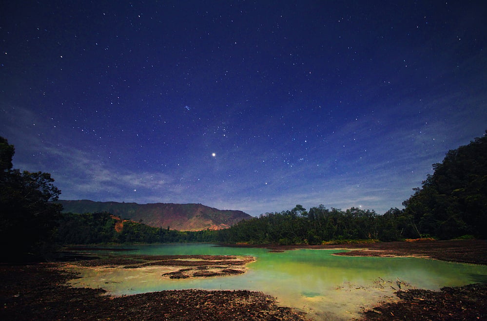 The multi-coloured Telaga Warna lake in Dieng
