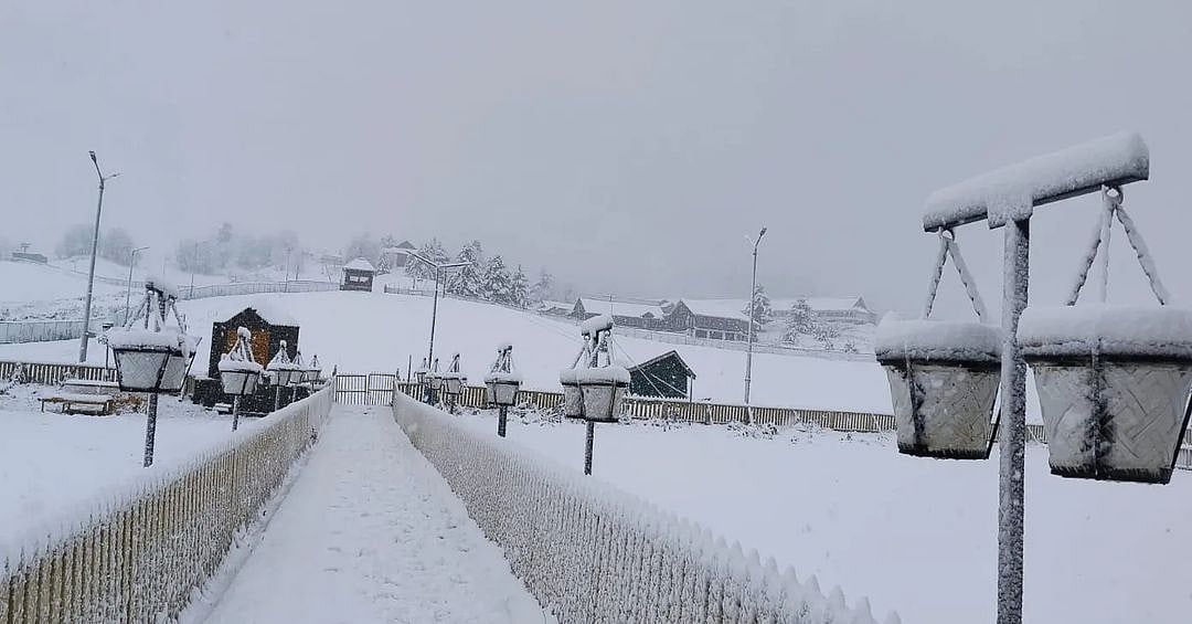 mahmood.a.shah.5/Instagram : Gulmarg receives fresh snowfall (representational image)