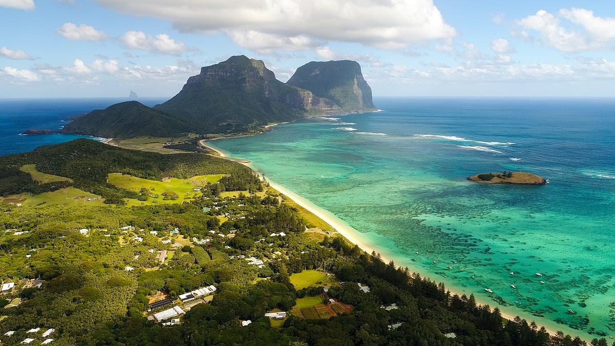 Shutterstock : Lord Howe Island limits tourist numbers to 400 at any given time to protect its fragile ecosystems and endemic wildlife
