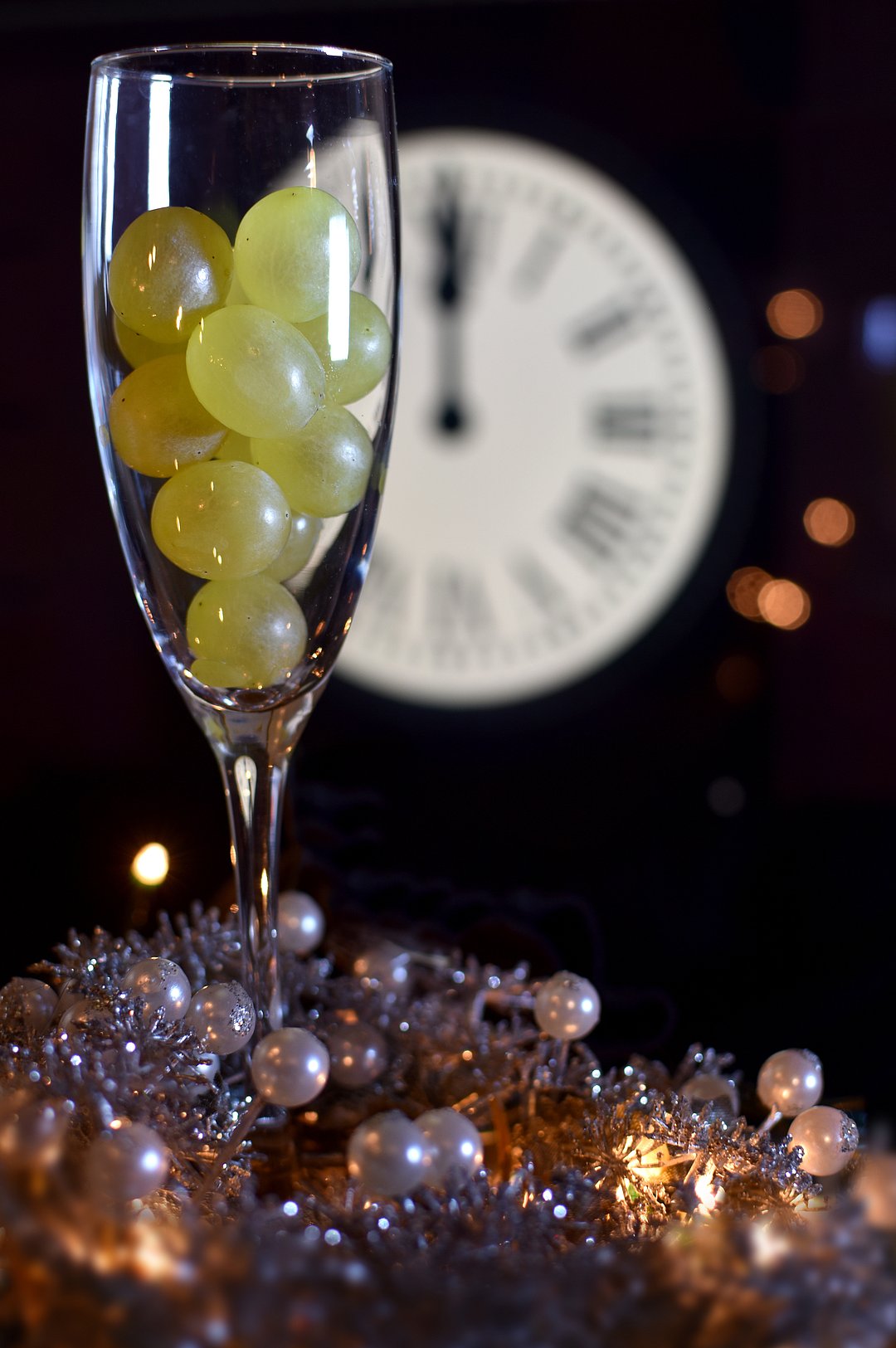Twelve grapes of luck