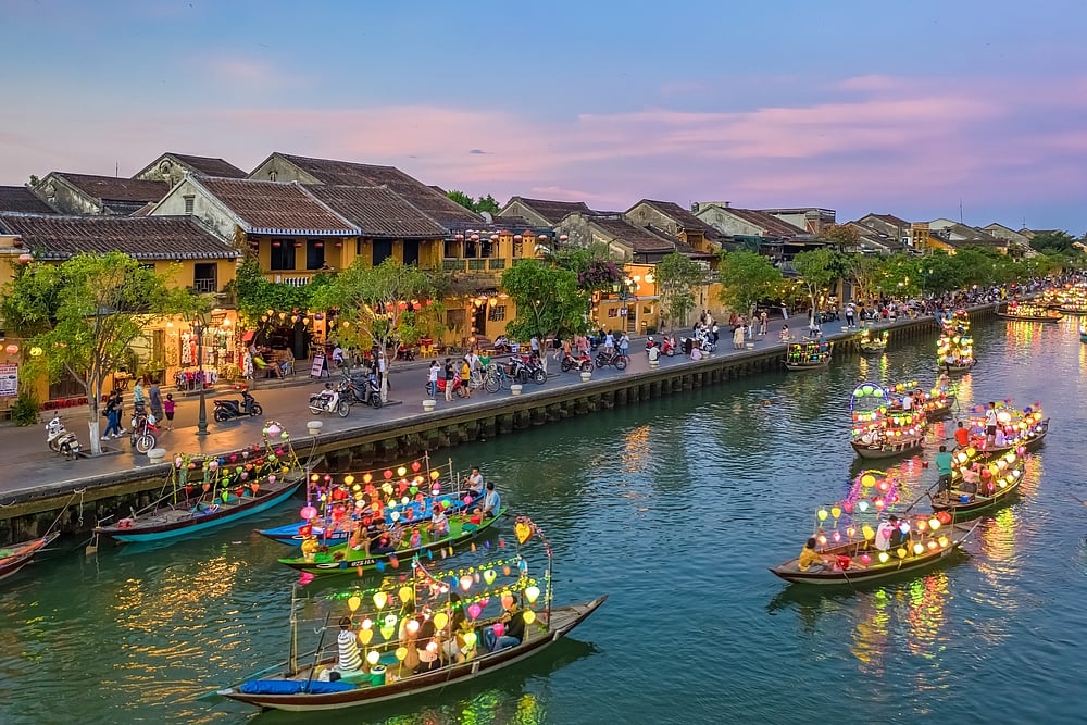 Hien Phung Thu/Shutterstock : Hoi An ancient town, a UNESCO World Heritage site at Quang Nam province in Vietnam 