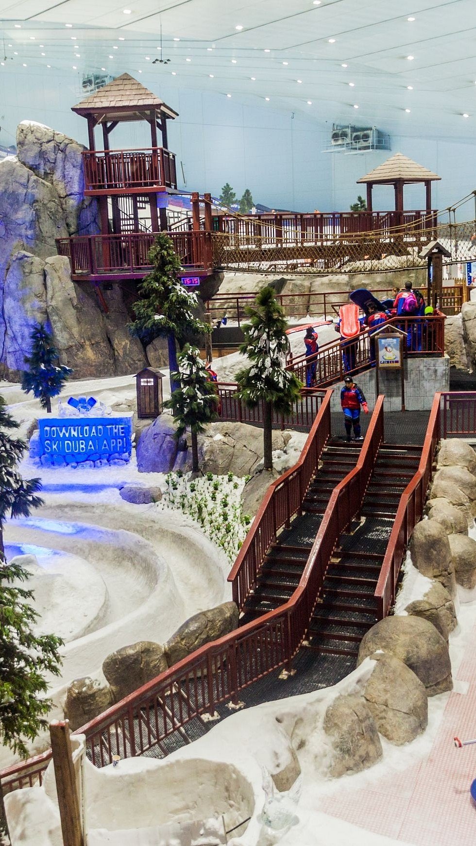  Ski Dubai is open from 10:00 am to 11:00 pm on weekdays