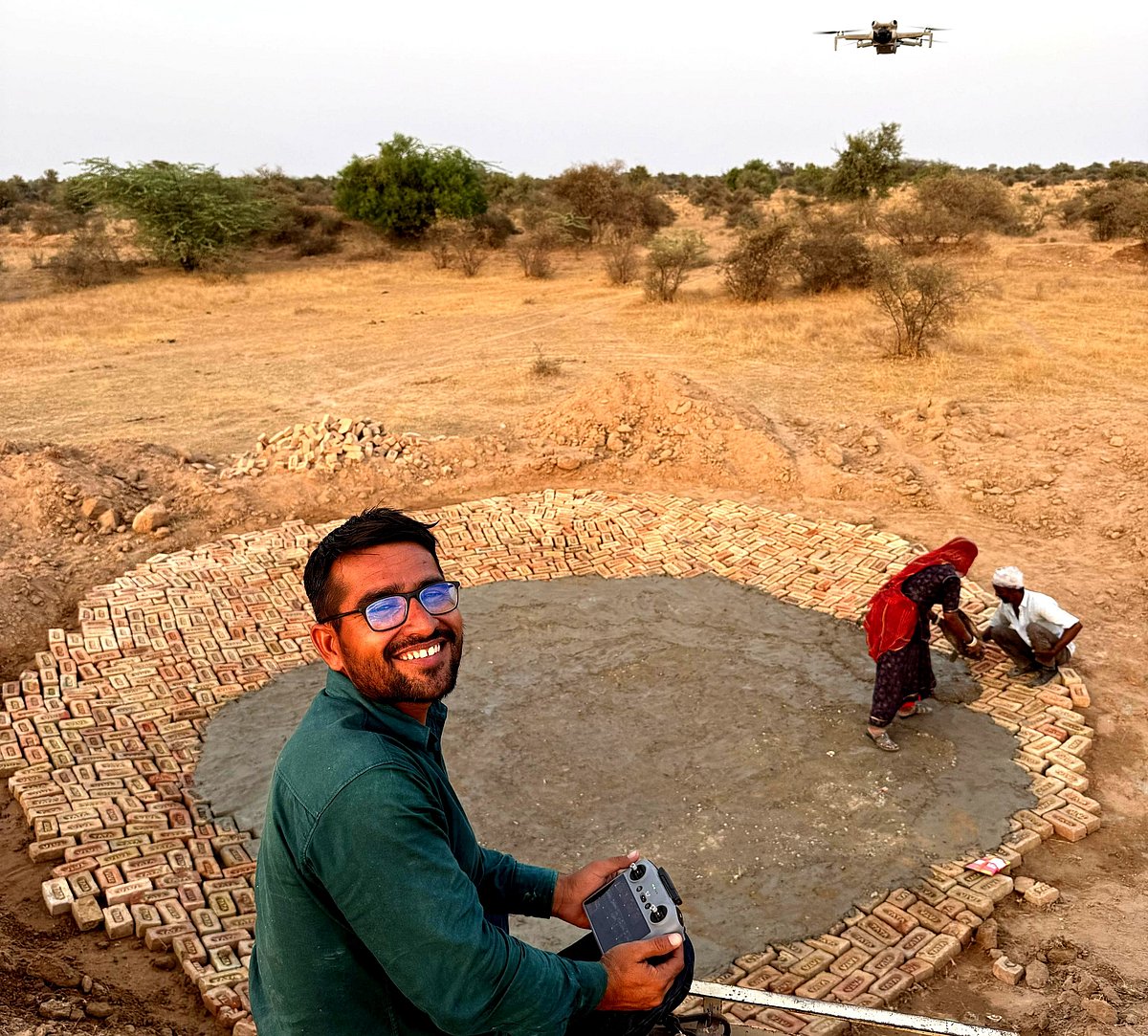 Thar Desert Photography/Sharvan Patel : Wildlife photographer Sharvan Patel at one of the sites for khailis in western Rajasthan