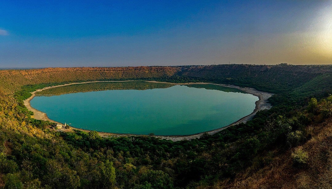 Wikimedia Commons : Lonar Crater Lake, Maharashtra