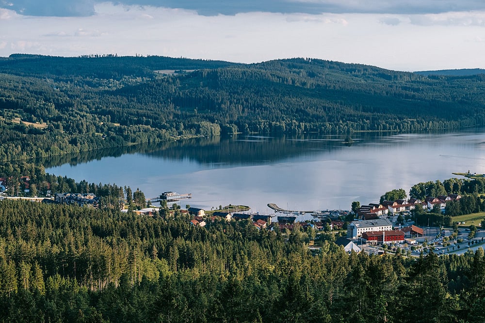 Czech Tourism : Lake Lipno’s picturesque setting amidst the gentle Šumava mountains