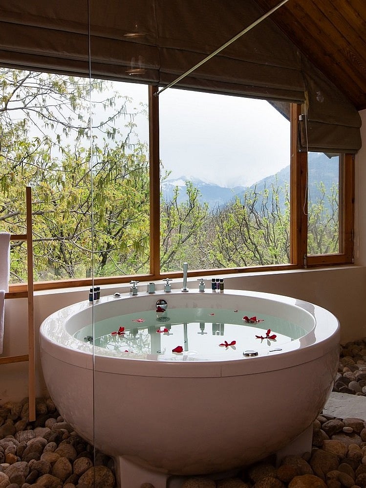Deposit Photos : The hotel's Jacuzzi is relaxing and you can have a unique experience