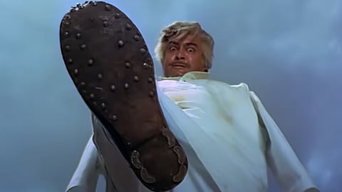  'ഷോലെ'യുടെ ക്ലൈമാക്സ് സീനിൽ സഞ്ജീവ് കുമാർ