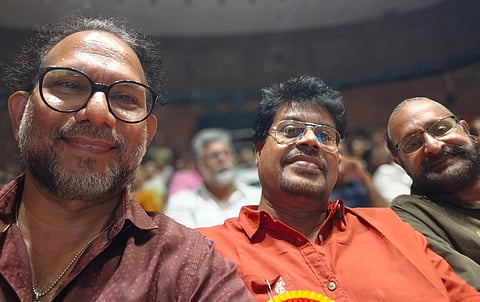 സം​ഗീതസംവിധായകൻ ഔസേപ്പച്ചൻ,​ഗാനരചയിതാക്കളായ ഷിബു ചക്രവർത്തി,മധുവാസുദേവൻ എന്നിവർ ചക്കരമാവിൻ ചുവട്ടിൽ പരിപാടിക്കിടെ