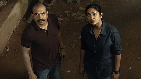 'പാതിരാത്രി' എന്ന സിനിമയിൽ സൗബിനും നവ്യനായരും
