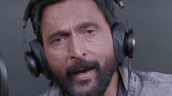 ബാബു ആന്റണി ​ഗാനം ആലപിക്കുന്ന വീഡിയോയിൽ നിന്ന്