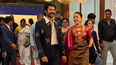 വിജയ് ദേവരകൊണ്ടയും രശ്മിക മന്ദാനയും കുടകിൽ നടന്ന വിവാഹസത്കാരത്തിൽ