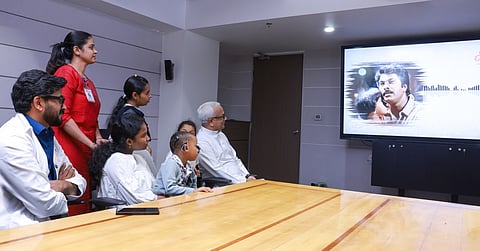 കോക്ലിയർ ഇംപ്ലാന്റിന്റെ സ്വിച്ച് ഓൺ നിർവ്വഹിച്ച ശേഷം ആഞ്ചലോയെ നടൻ മമ്മൂട്ടിയുടെ ആശംസ സന്ദേശം കേൾപ്പിച്ചപ്പോൾ