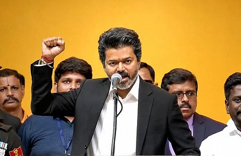 തമിഴ്നാട് മുഖ്യമന്ത്രിയായി വിജയ് സത്യപ്രതിജ്ഞ ചെയ്യുന്നു