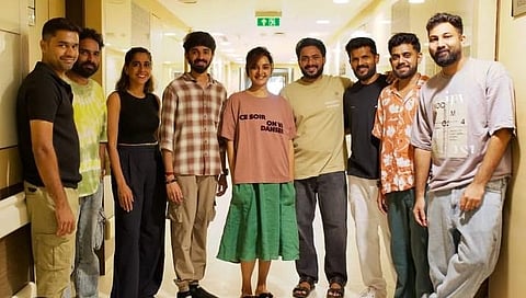 മഞ്ജു വാരിയർക്കൊപ്പം 'ഹാപ്പിലൂപ്പ്' അഭിനേതാക്കളും അണിയറപ്രവർത്തകരും