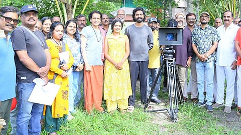 'മോഹിത' അഭിനേതാക്കളും അണിയറപ്രവർത്തകരും