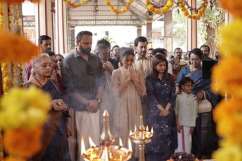'ഒടിയൻ' പൂജാചടങ്ങിൽ രാഹുൽ സദാശിവൻ,മഞ്ജു വാരിയർ,പൃഥ്വിരാജ്,സുപ്രിയ മേനോൻ,മല്ലിക സുകുമാരൻ എന്നിവർ