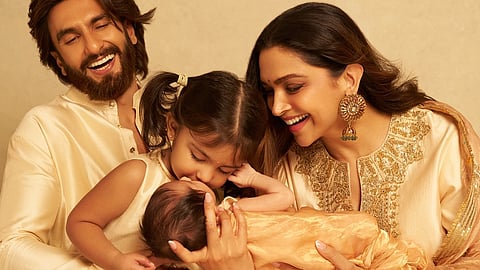 രൺവീർ സിങ്ങും ദീപിക പദുകോണും മക്കളായ ദുവയ്ക്കും ദേവിക്കുമൊപ്പം